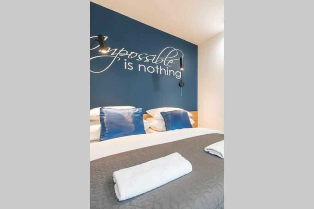 Rondo Onz P&O Serviced Apartments Варшава Экстерьер фото