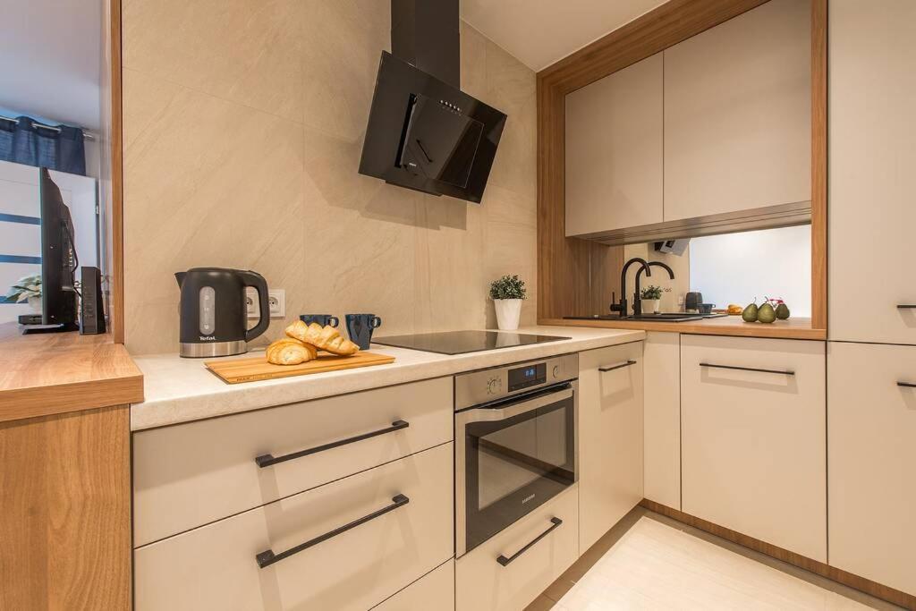 Rondo Onz P&O Serviced Apartments Варшава Экстерьер фото