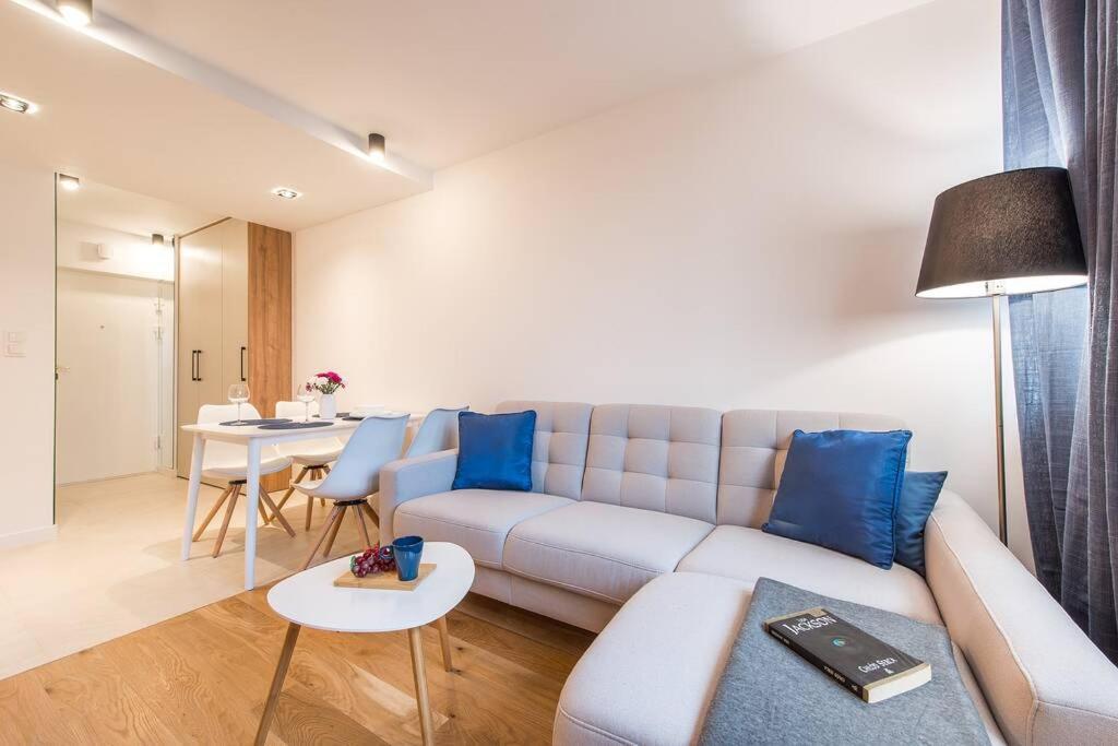 Rondo Onz P&O Serviced Apartments Варшава Экстерьер фото