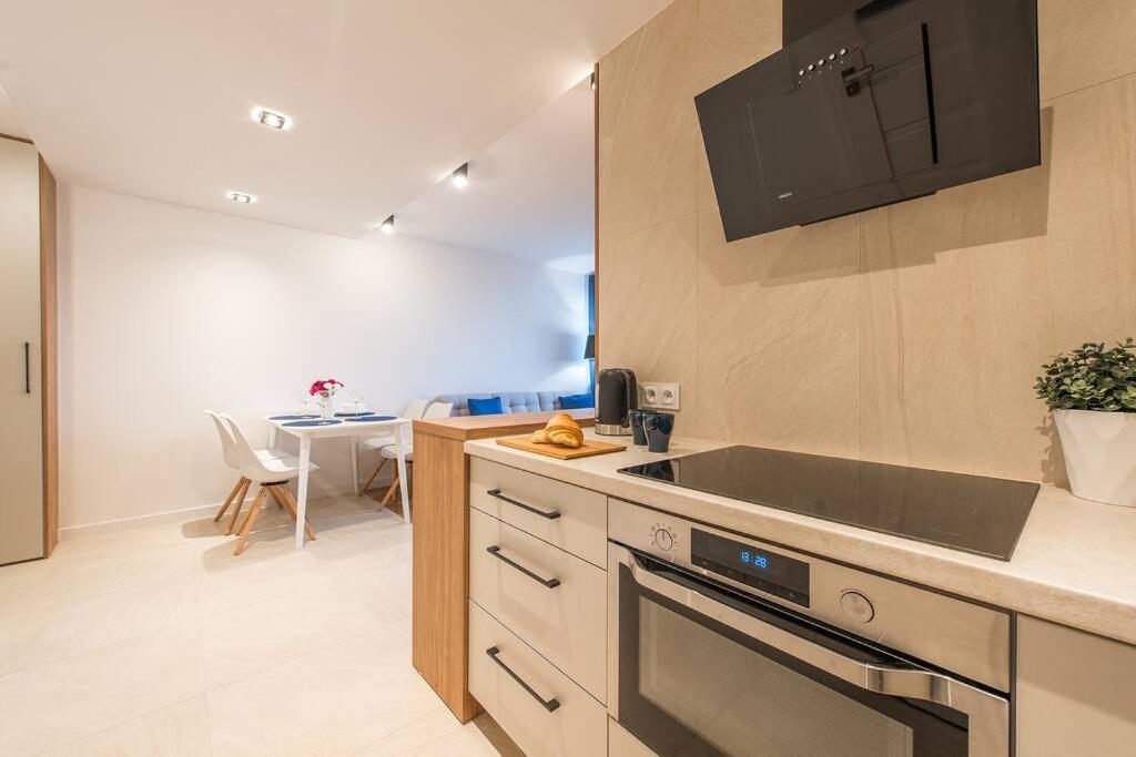 Rondo Onz P&O Serviced Apartments Варшава Экстерьер фото