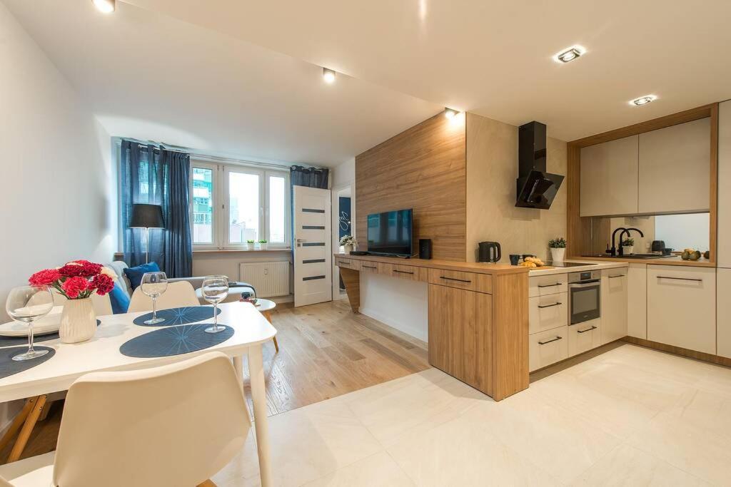 Rondo Onz P&O Serviced Apartments Варшава Экстерьер фото