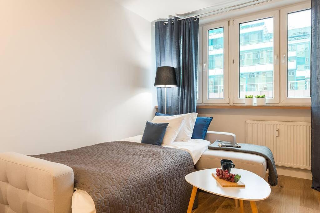 Rondo Onz P&O Serviced Apartments Варшава Экстерьер фото